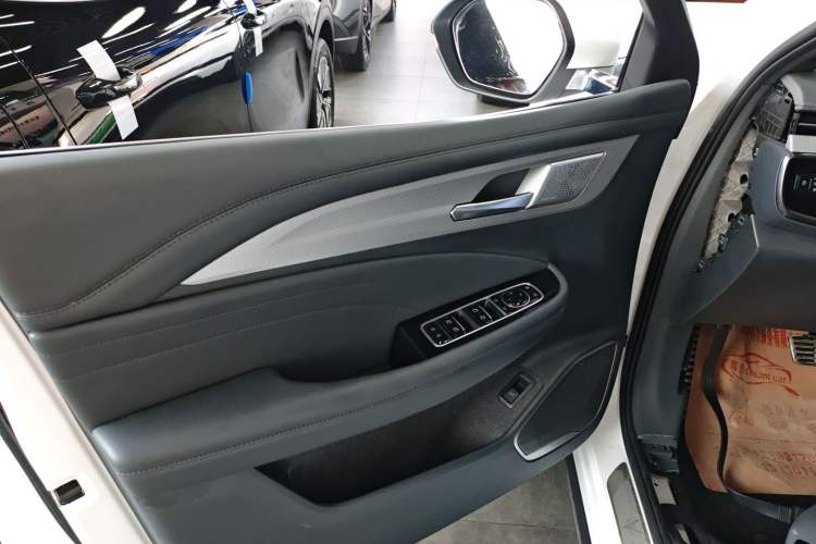Used ARCFOX Alpha T 2023 480 Forest Edition 175kW Left Front Door Interior