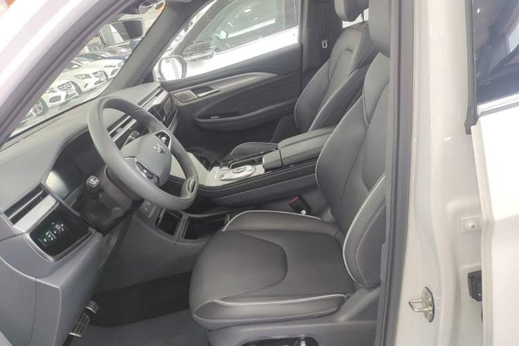 Used ARCFOX Alpha T 2023 480 Forest Edition 175kW Left Front Seat