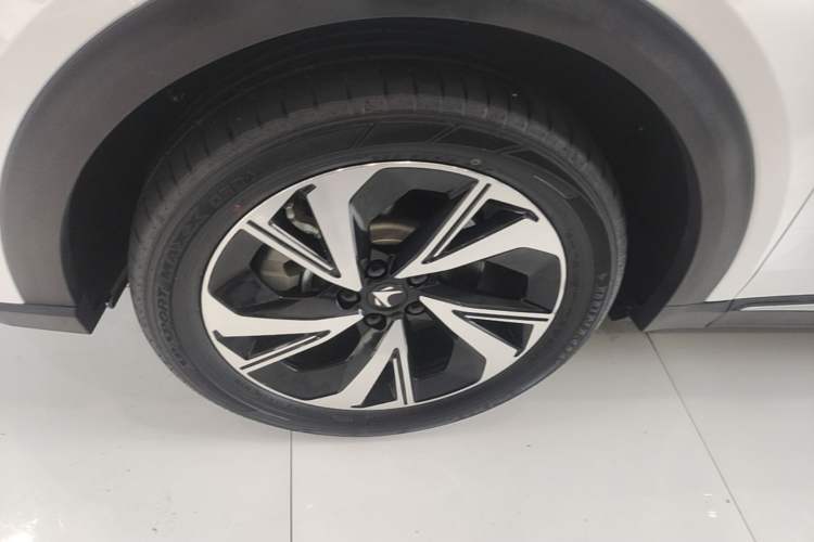 Used ARCFOX Alpha T 2023 480 Forest Edition 175kW Left Front Wheel Hub