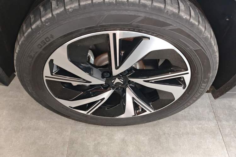 Used ARCFOX Alpha T 2023 480 Forest Edition 175kW Left Front Wheel Hub