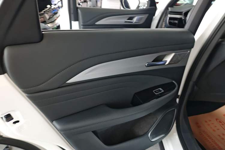 Used ARCFOX Alpha T 2023 480 Forest Edition 175kW Left Rear Door Interior