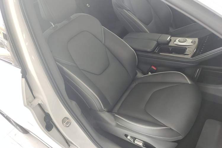 Used ARCFOX Alpha T 2023 480 Forest Edition 175kW Right Front Seat