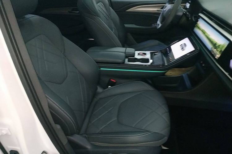 Used ARCFOX Alpha T 2023 688E+ Forest Edition 160kW Right Front Seat
