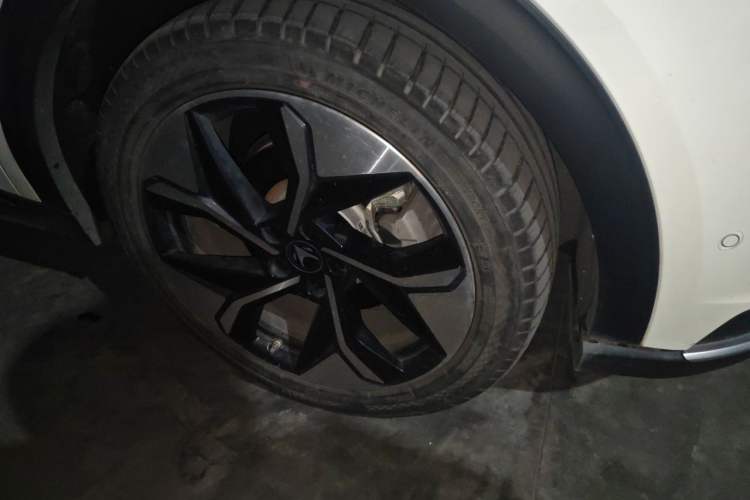 Used ARCFOX Alpha T 2023 688E+ Forest Edition 160kW Right Front Wheel Hub