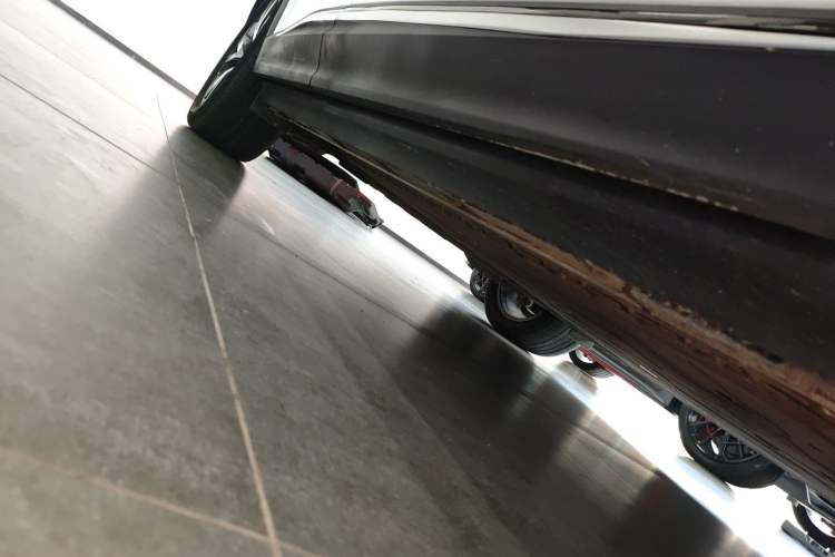 Used ARCFOX Alpha T 2023 480 Forest Edition 175kW Right Side Sill