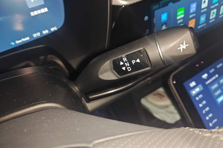 Used ARCFOX Alpha T 2024 618E Forest Edition PRO 175kW Gear Lever