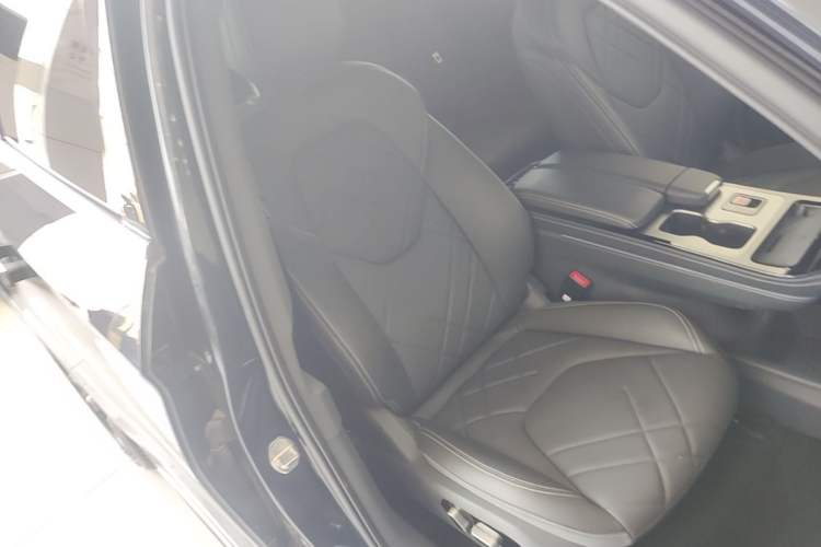 Used ARCFOX Alpha T 2024 688E+ Forest Edition PRO 160kW Right Front Seat