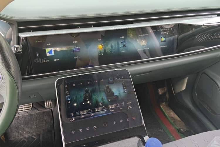 Used ARCFOX Alpha T 2024 618E Forest Edition PRO 175kW Audio And AC Panel