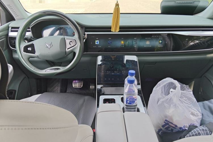 Used ARCFOX Alpha T 2024 618E Forest Edition PRO 175kW Interior 2