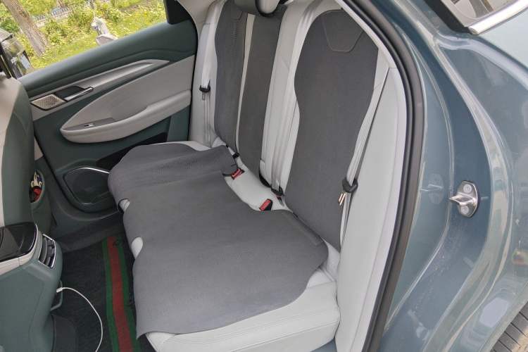 Used ARCFOX Alpha T 2024 618E Forest Edition PRO 175kW Interior 4