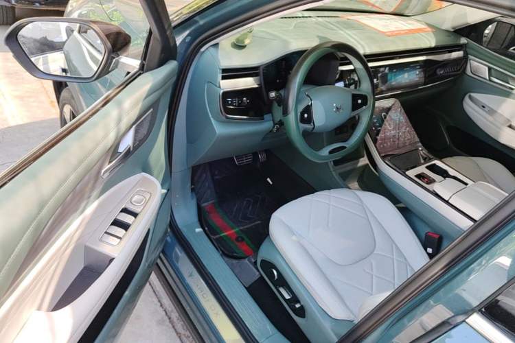 Used ARCFOX Alpha T 2024 618E Forest Edition PRO 175kW Driver Seat