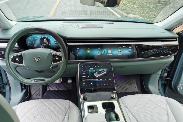 Used ARCFOX Alpha T 2024 618E Forest Edition PRO 175kW Interior 4