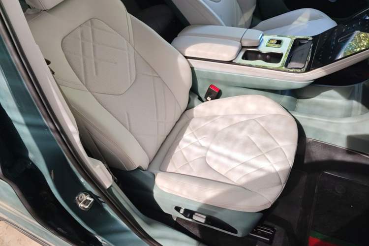 Used ARCFOX Alpha T 2024 618E Forest Edition PRO 175kW Right Front Seat
