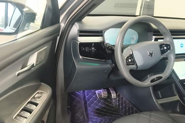 Used ARCFOX Alpha T 2024 618E Forest Edition PRO 175kW Driver Seat