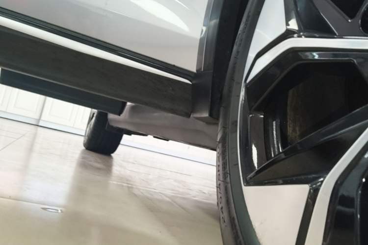 Used ARCFOX Alpha T 2024 618E Forest Edition PRO 175kW Right Side Sill