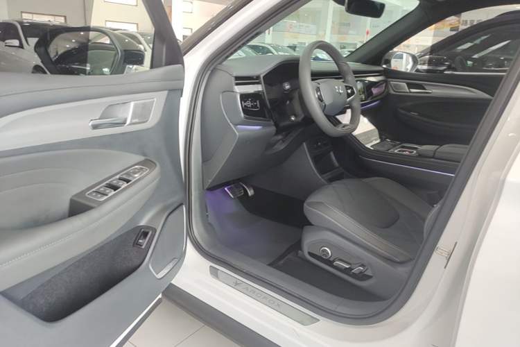 Used ARCFOX Alpha T 2024 688E+ Forest Edition PRO 160kW Driver Seat