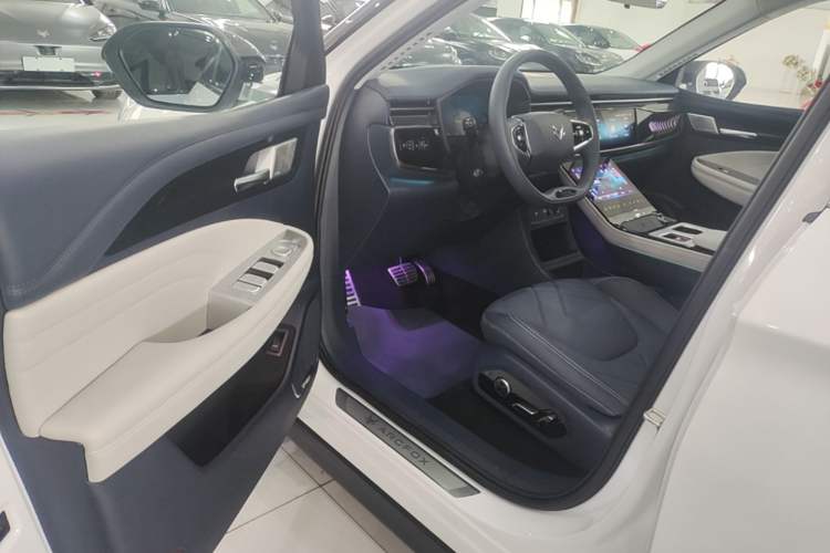 Used ARCFOX Alpha T 2024 618E Forest Edition PRO 175kW Driver Seat