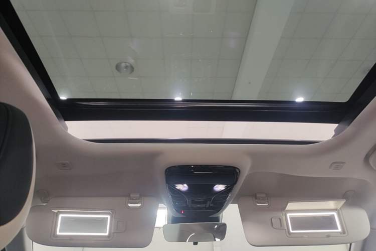 Used ARCFOX Alpha T 2024 618E Forest Edition PRO 175kW Headliner