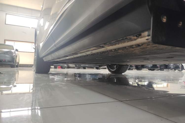 Used ARCFOX Alpha T 2024 618E Forest Edition PRO 175kW Left Side Sill