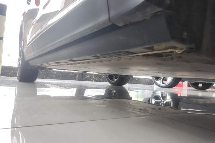 Used ARCFOX Alpha T 2024 688E+ Forest Edition PRO 160kW Right Side Sill