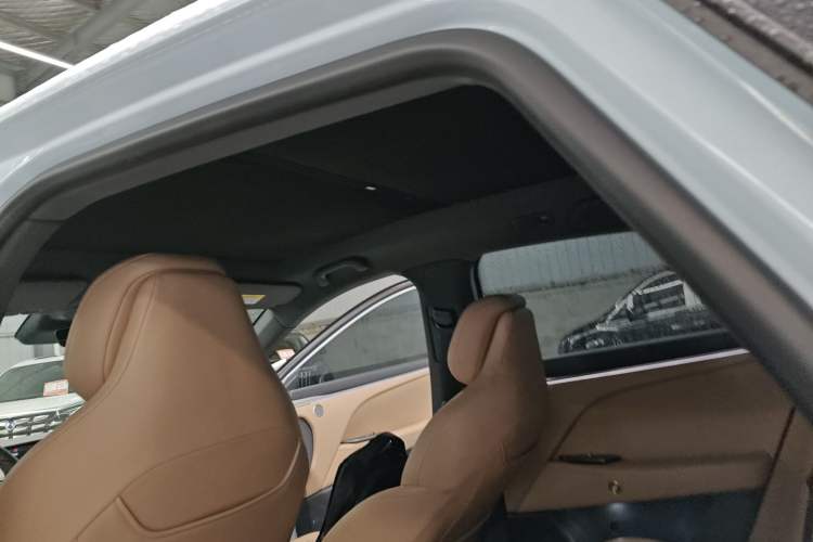 Used ARCFOX Alpha T5 2024 520 MAX Headliner