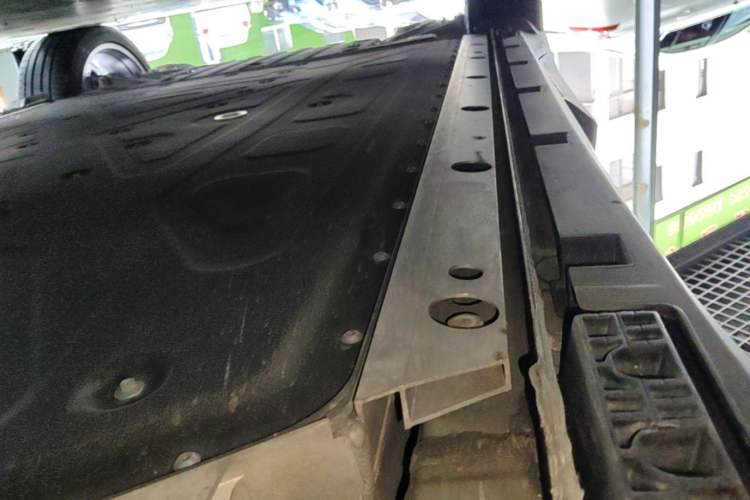Used ARCFOX Alpha T5 2024 660 MAX Right Side Sill