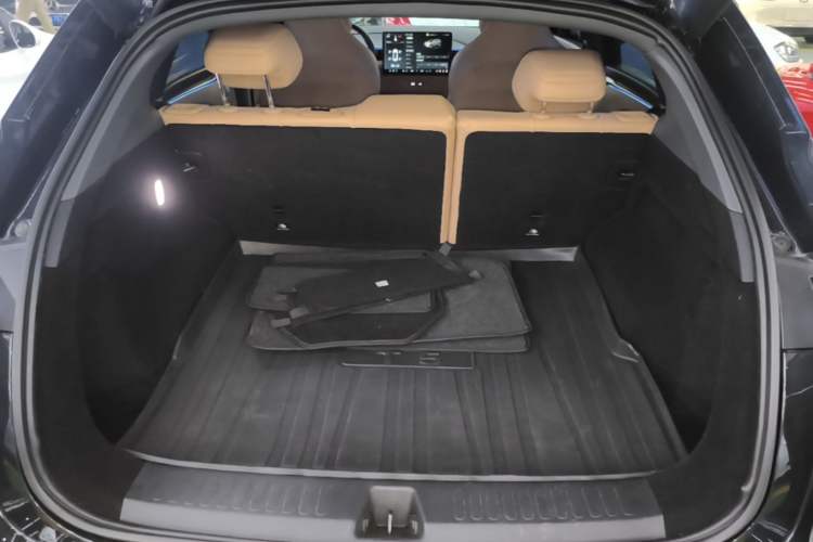 Used ARCFOX Alpha T5 2024 520 MAX Trunk