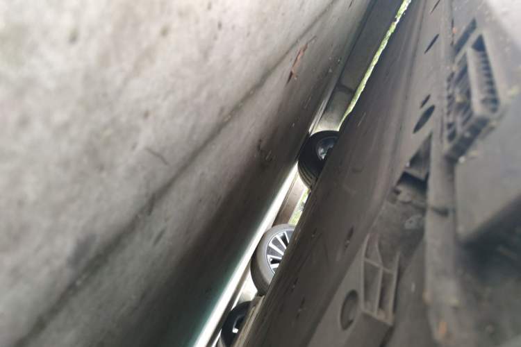 Used ARCFOX Alpha T5 2024 520 MAX Chassis Front Right