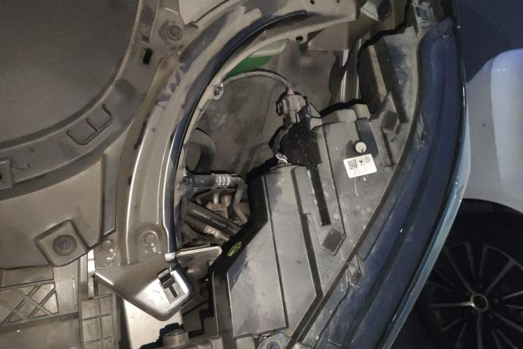 Used ARCFOX Alpha T5 2024 520 PRO Engine Bay Left