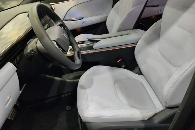 Used ARCFOX Alpha T5 2024 660 MAX Left Front Seat