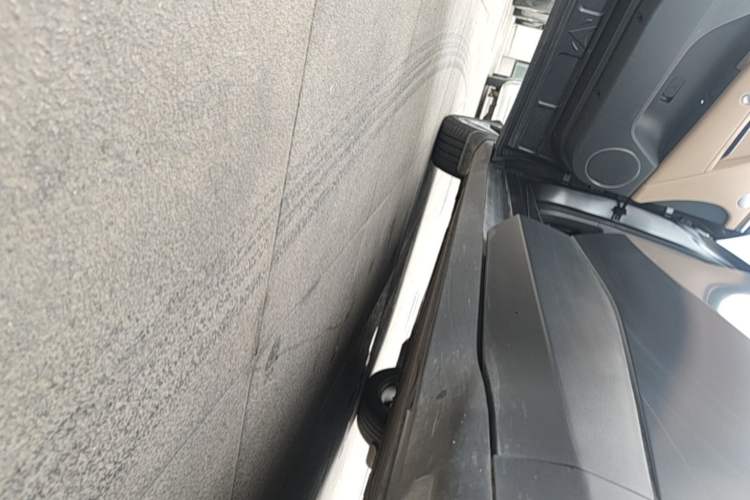 Used ARCFOX Alpha T5 2024 520 MAX Left Side Sill