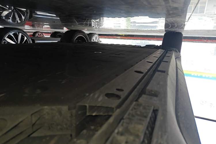 Used ARCFOX Alpha T5 2024 520 MAX Right Side Sill