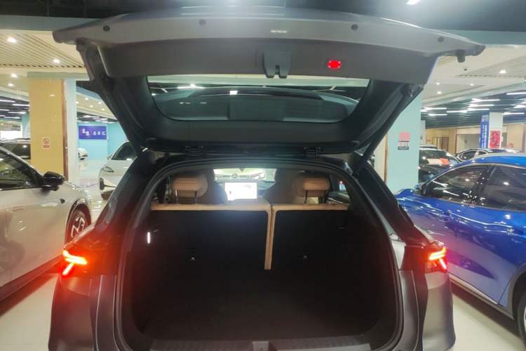 Used ARCFOX Alpha T5 2024 520 MAX Trunk