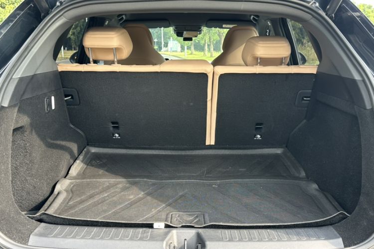 Used ARCFOX Alpha T5 2024 520 MAX Trunk