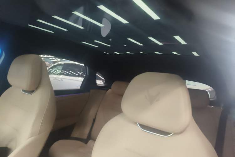 Used ARCFOX Alpha T5 2024 660 MAX Headliner