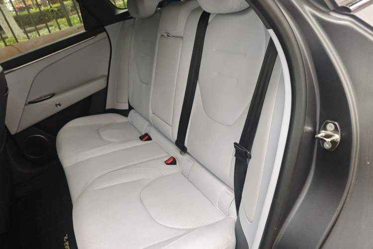 Used ARCFOX Alpha T5 2024 520 PRO Left Rear Seat
