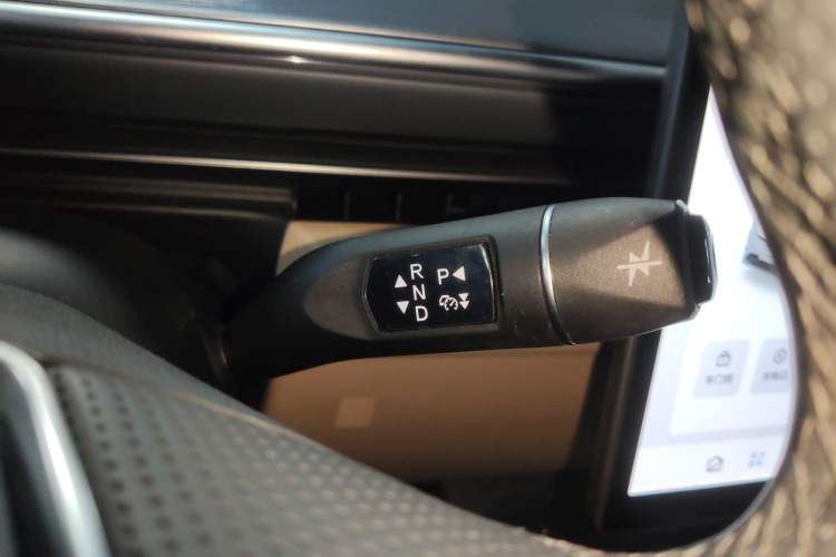 Used ARCFOX Alpha T5 2024 660 MAX Gear Lever