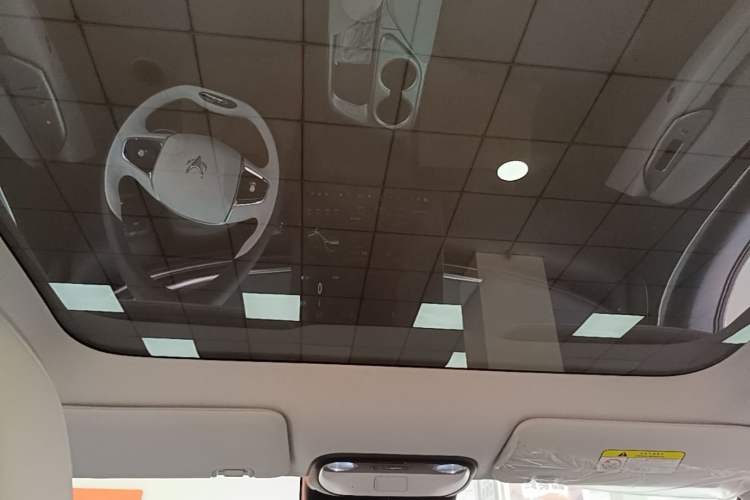 Used ARCFOX Alpha T5 2024 660 MAX Headliner