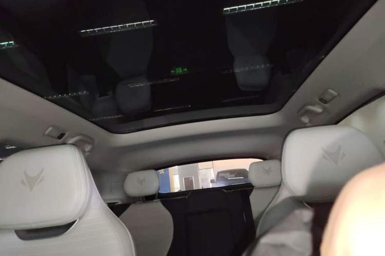 Used ARCFOX Alpha T5 2024 520 MAX Headliner