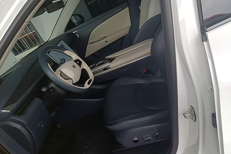 Used ARCFOX Alpha T5 2024 520 MAX Left Front Seat
