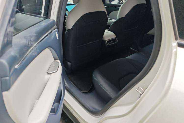 Used ARCFOX Alpha T5 2024 520 PRO Left Rear Seat