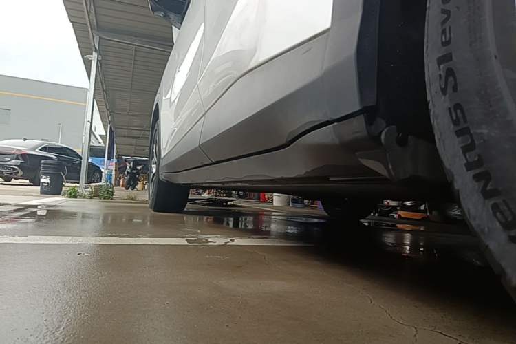Used ARCFOX Alpha T5 2024 520 MAX Left Side Sill