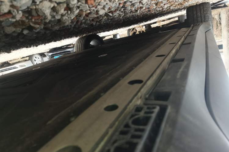 Used ARCFOX Alpha T5 2024 520 MAX Left Side Sill