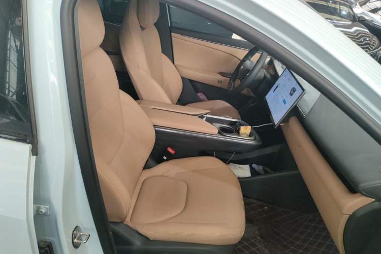 Used ARCFOX Alpha T5 2024 660 MAX Right Front Seat