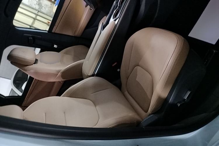 Used ARCFOX Alpha T5 2024 660 MAX Right Front Seat