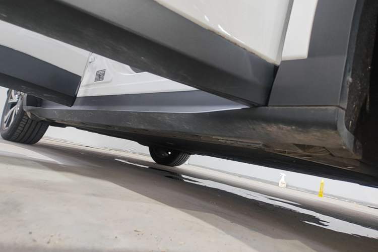 Used ARCFOX Alpha T5 2024 520 MAX Right Side Sill