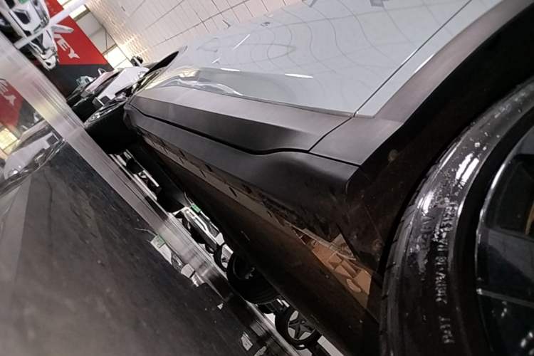 Used ARCFOX Alpha T5 2024 660 MAX Right Side Sill