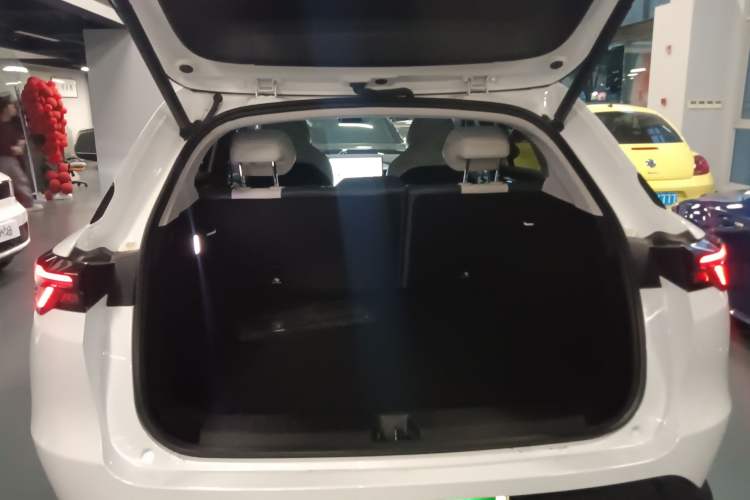 Used ARCFOX Alpha T5 2024 520 MAX Trunk