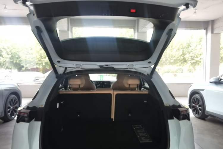Used ARCFOX Alpha T5 2024 660 MAX Trunk