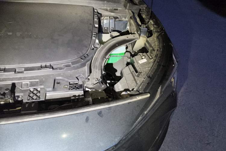 Used ARCFOX Alpha T5 2025 520 MAX Engine Bay Left
